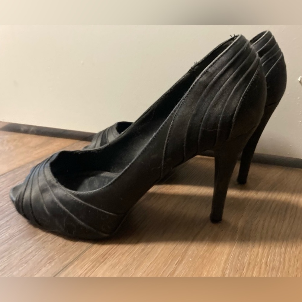 Vintage Château Black Pleated Heels